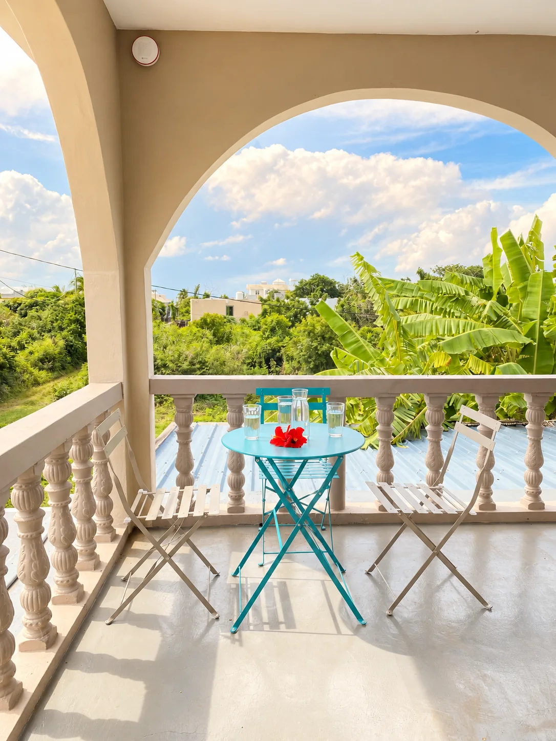 Terrasse avec table extérieure